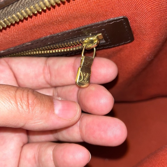 Authentic LV purse large. Good condition. Serial number is SO898. - Picture 8 of 17